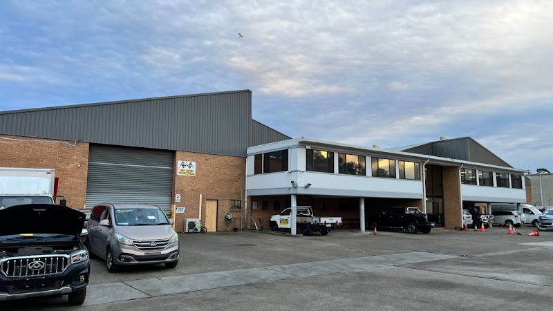 New Model Wreckers — auto parts store in Smithfield